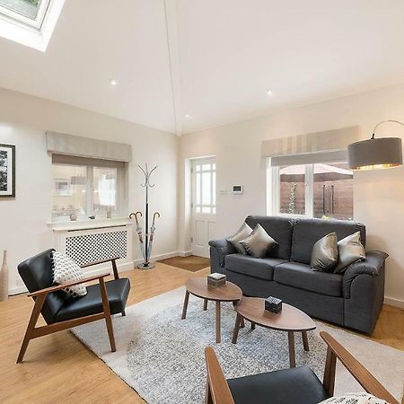Beautiful West London House Villa Екстериор снимка